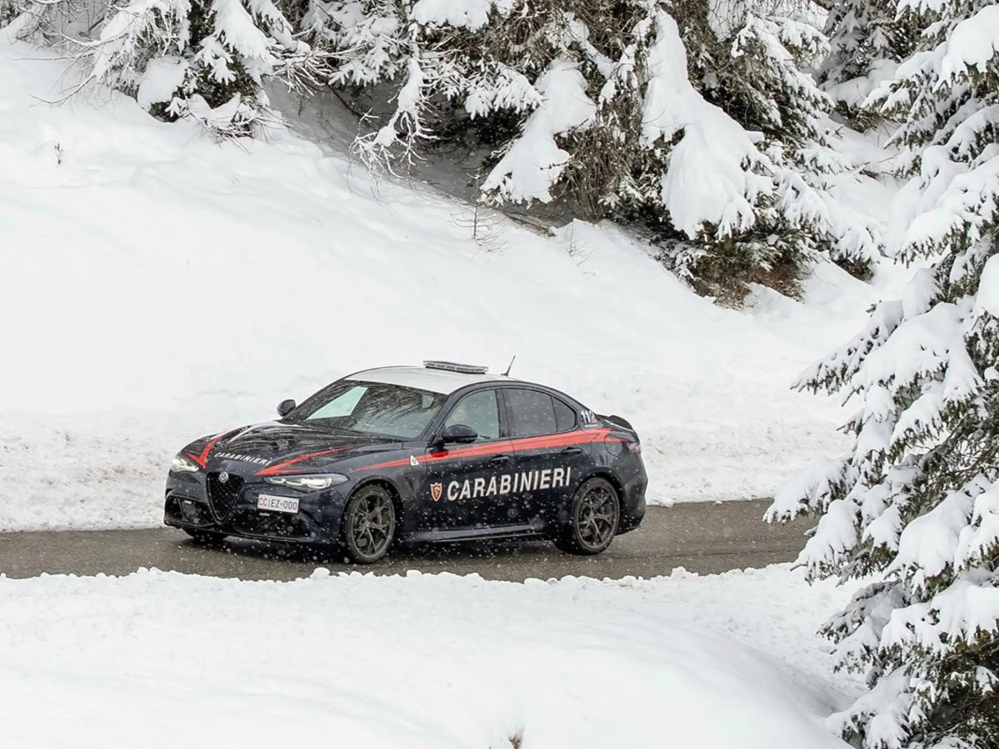 Alfa Romeo Giulia Quadrifoglio Carabinieri 2026 - 7