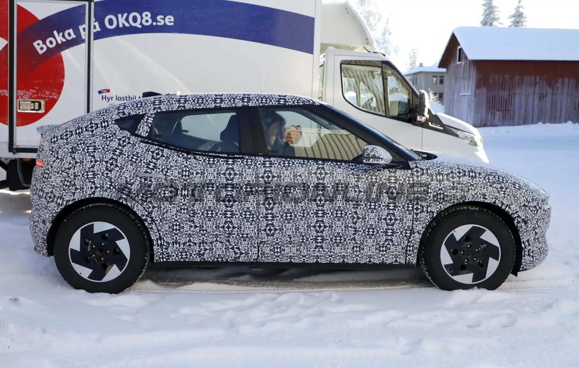 Hyundai Ioniq 3 - Foto spia 05-02-2026 - 11