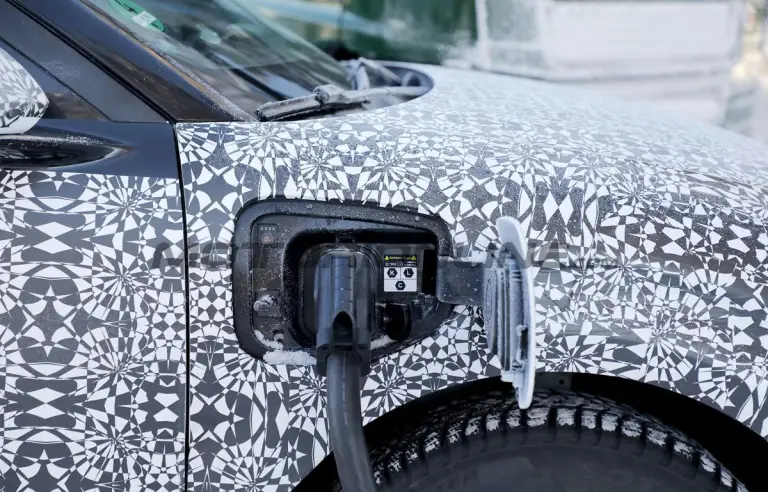 Hyundai Ioniq 3 - Foto spia 05-02-2026 - 17