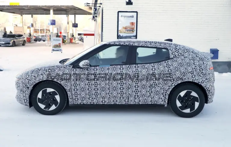 Hyundai Ioniq 3 - Foto spia 05-02-2026 - 22