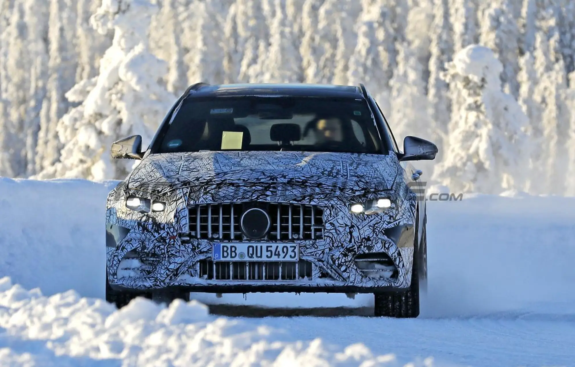 Mercedes-AMG C43 2026 - Foto spia 09-02-2026 - 1