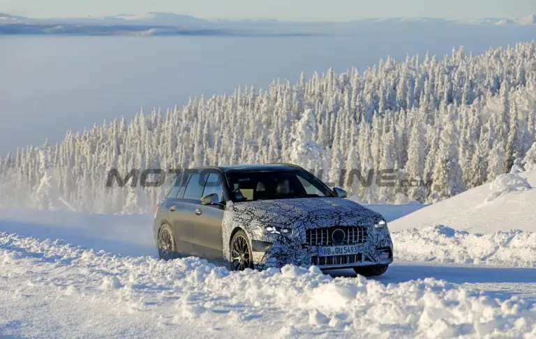 Mercedes-AMG C43 2026 - Foto spia 09-02-2026 - 9