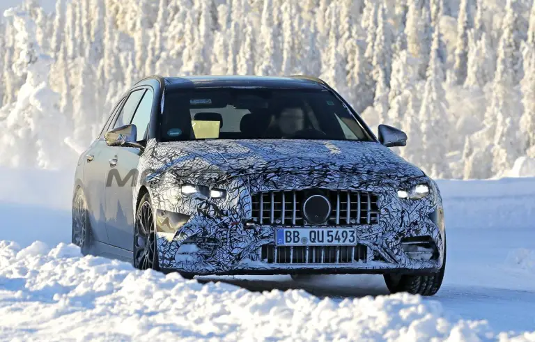 Mercedes-AMG C43 2026 - Foto spia 09-02-2026 - 2