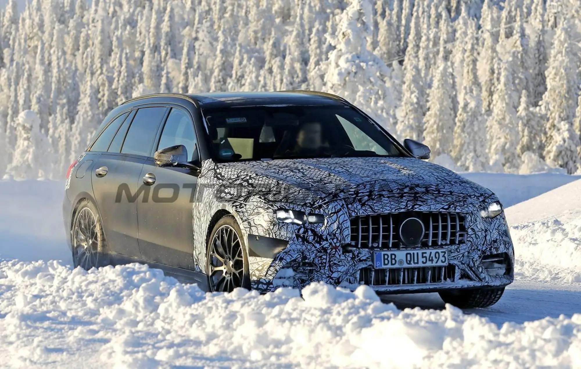 Mercedes-AMG C43 2026 - Foto spia 09-02-2026 - 3