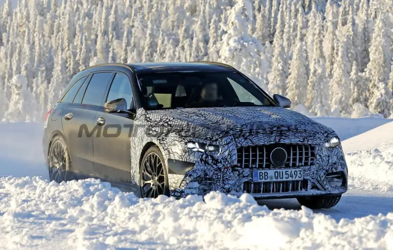 Mercedes-AMG C43 2026 - Foto spia 09-02-2026 - 3
