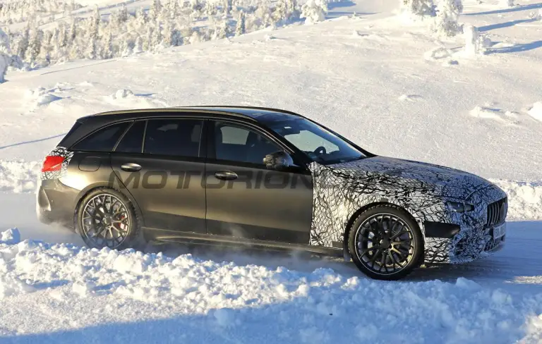 Mercedes-AMG C43 2026 - Foto spia 09-02-2026 - 5