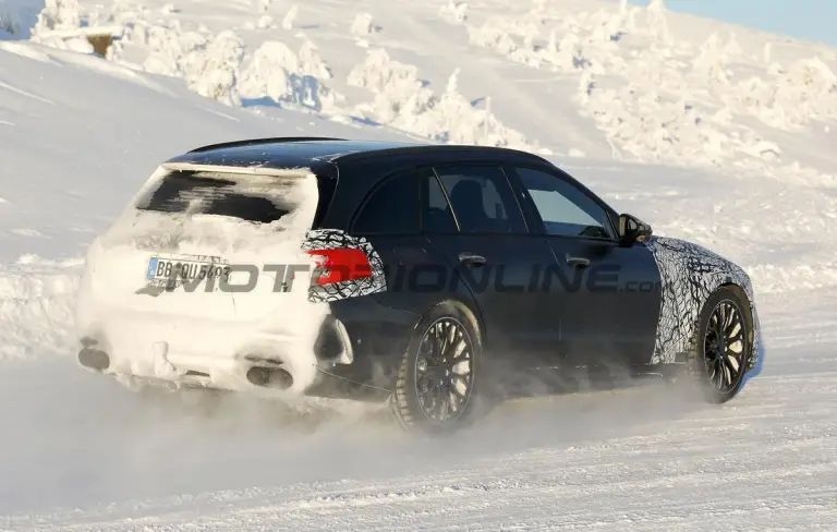 Mercedes-AMG C43 2026 - Foto spia 09-02-2026 - 6