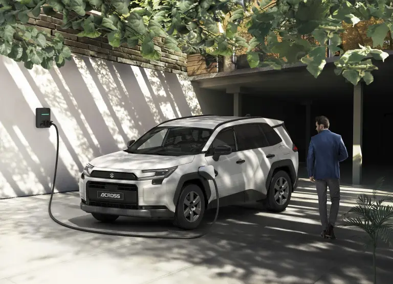 Nuova Suzuki Across Plug-In Hybrid - 11