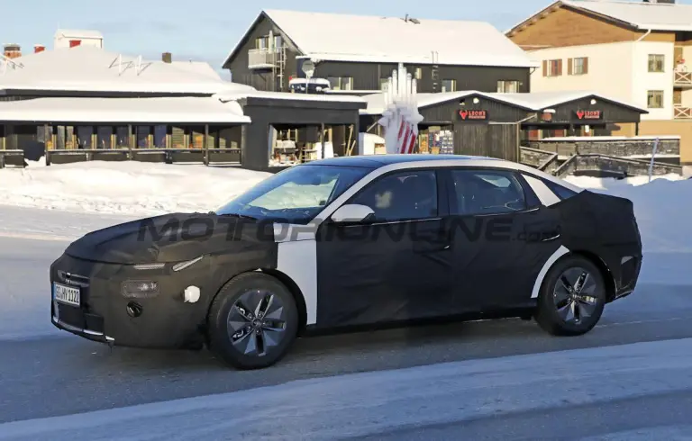 Hyundai Elantra 2027 - Foto spia 09-02-2026 - 19