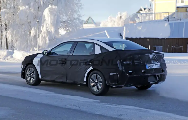 Hyundai Elantra 2027 - Foto spia 09-02-2026 - 14