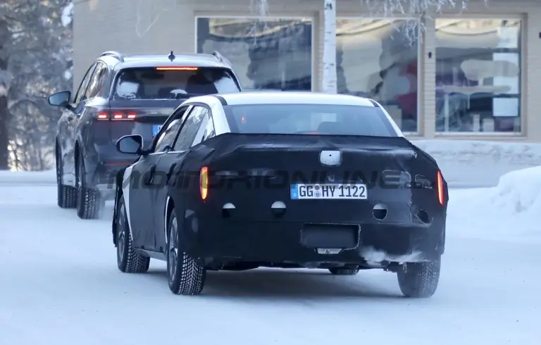 Hyundai Elantra 2027 - Foto spia 09-02-2026 - 10