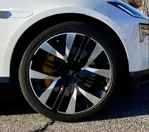 Polestar 4 2026 - Prova su strada