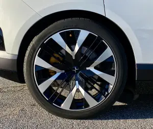 Polestar 4 2026 - Prova su strada