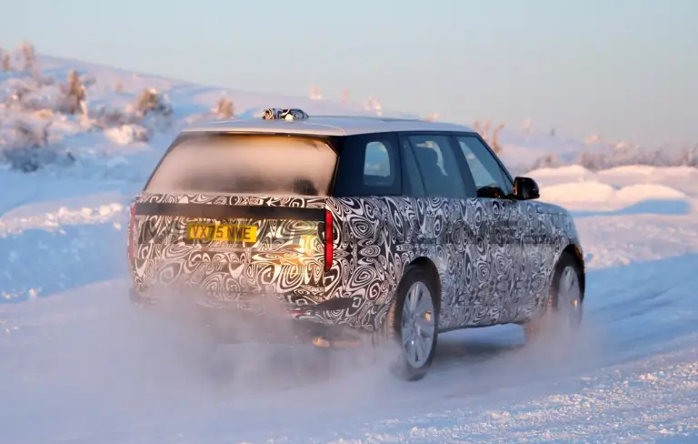 Range Rover 2028 - Foto spia 12-02-2026 - 10