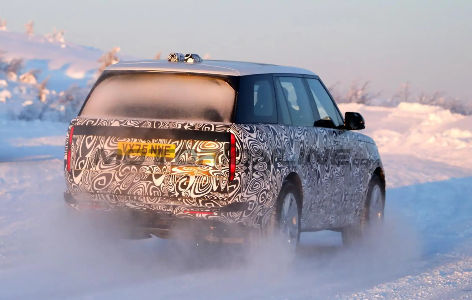 Range Rover 2028 - Foto spia 12-02-2026 - 12