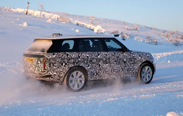 Range Rover 2028 - Foto spia 12-02-2026 - 7