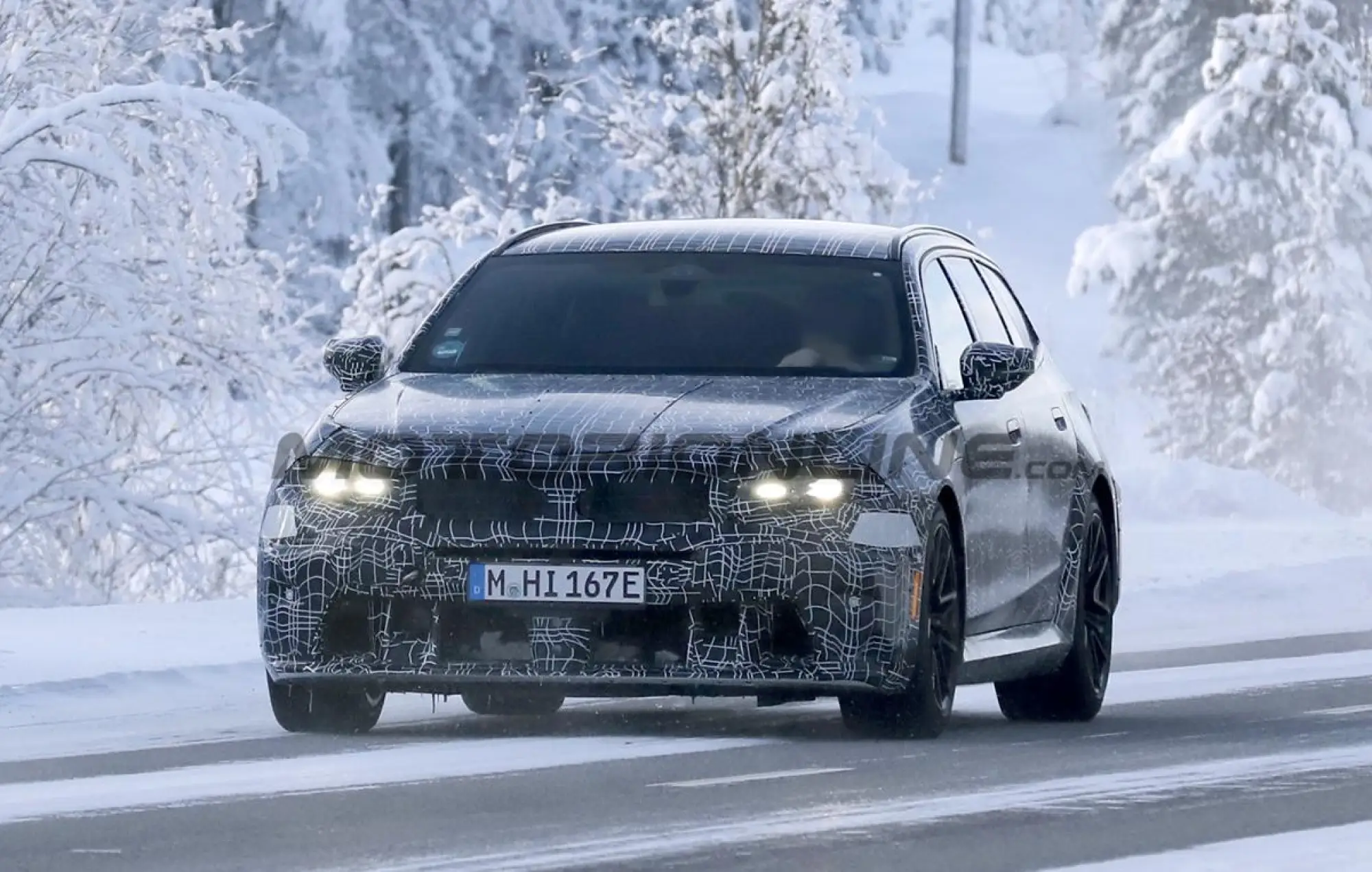 BMW M5 Touring 2028 - Foto spia 17-02-2026 - 1