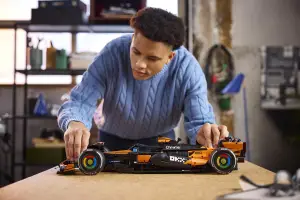 LEGO Technic McLaren MCL39 F1