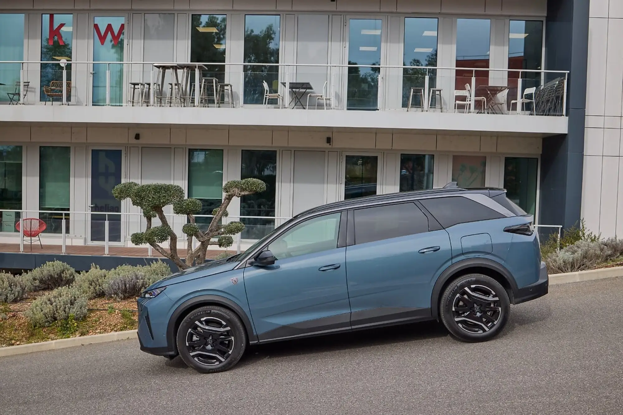 Peugeot 5008 Plug-in Hybrid - Nizza 2030 - 4