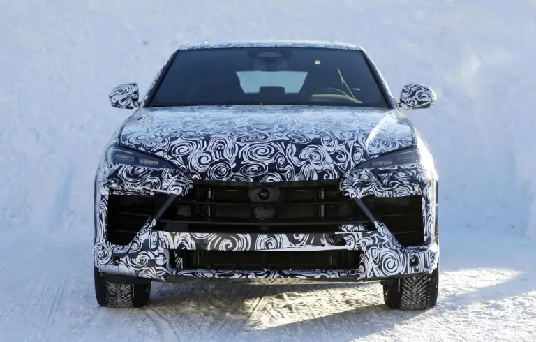 Lamborghini Urus SE Performante 2027 - Foto spia 20-02-2026 - 1