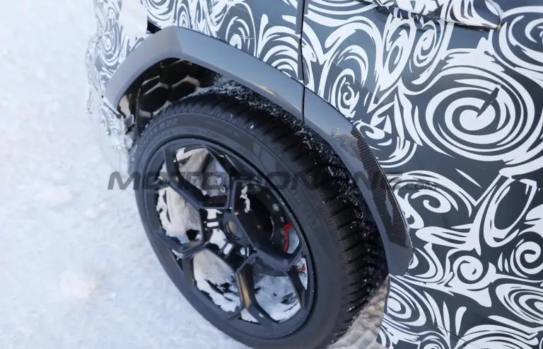 Lamborghini Urus SE Performante 2027 - Foto spia 20-02-2026 - 12