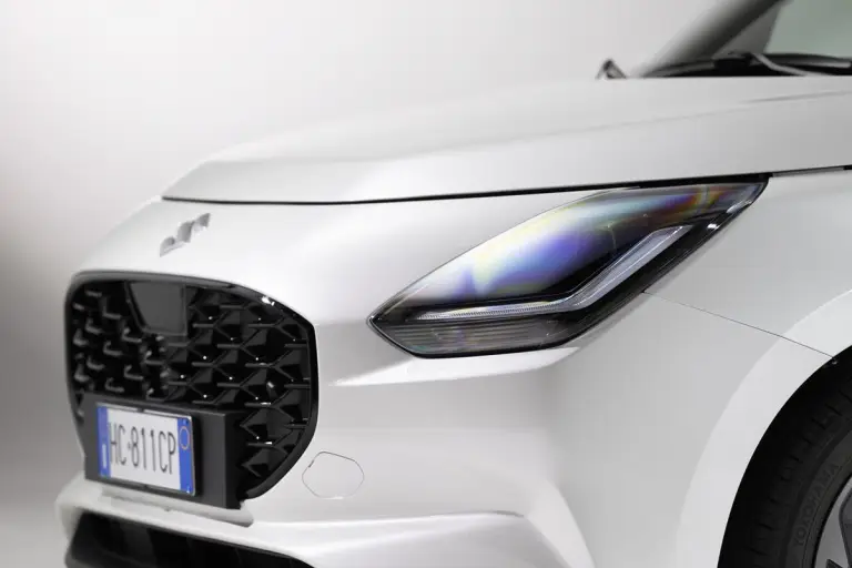 Suzuki Swift Hybrid Sakura - 102