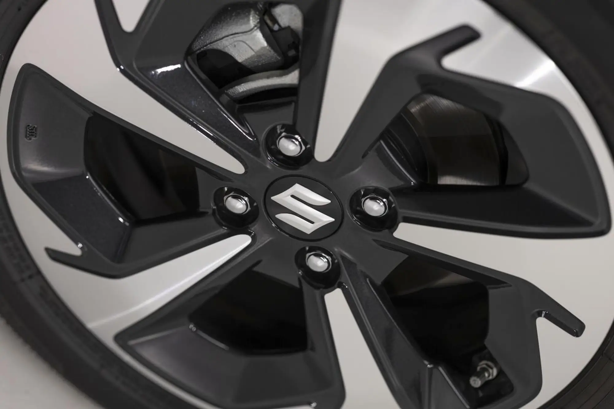 Suzuki Swift Hybrid Sakura - 117