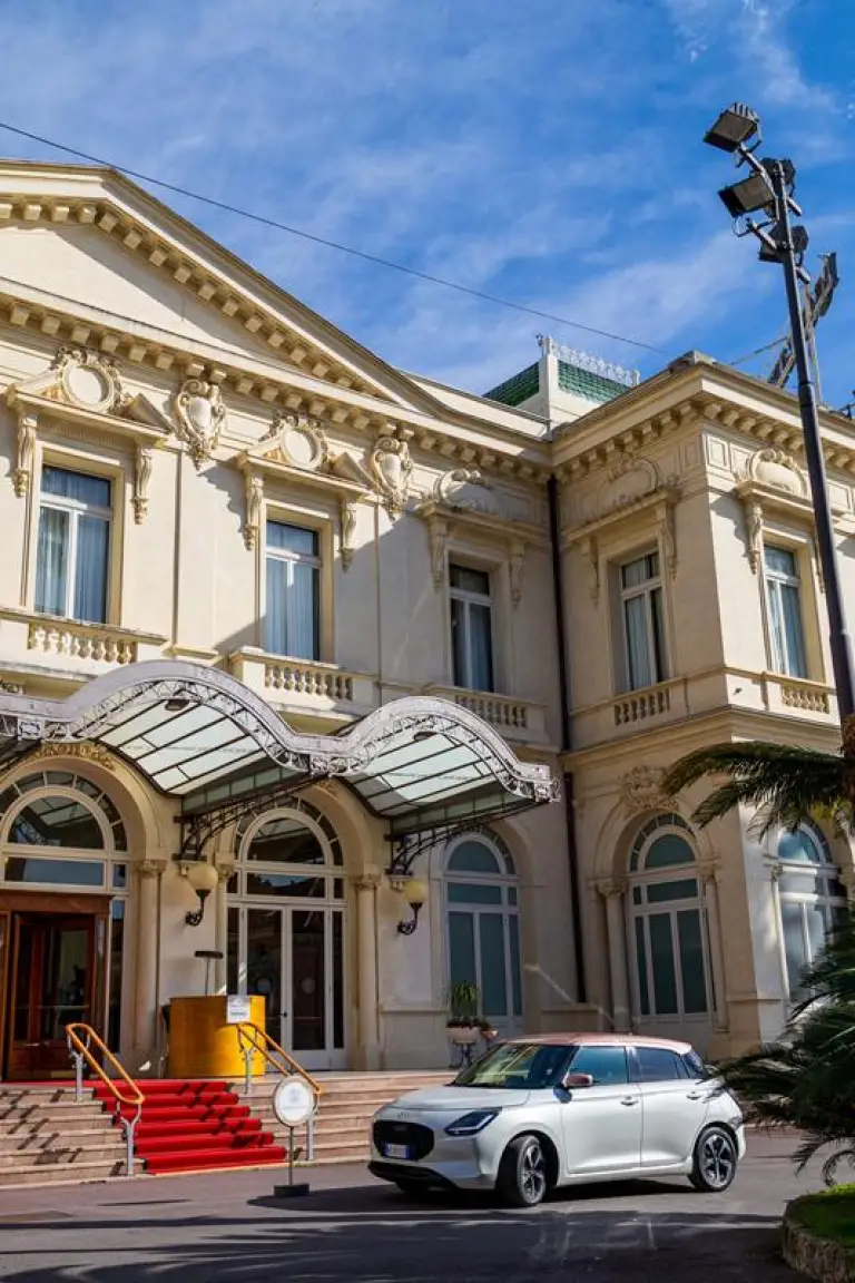 Suzuki Swift Hybrid Sakura - 16