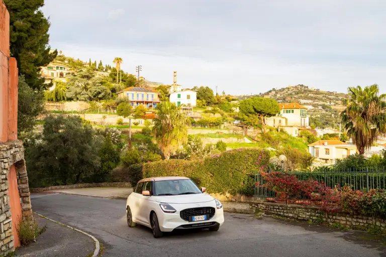 Suzuki Swift Hybrid Sakura - 22