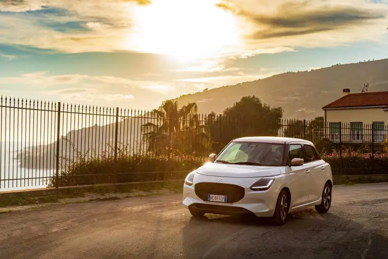 Suzuki Swift Hybrid Sakura - 32