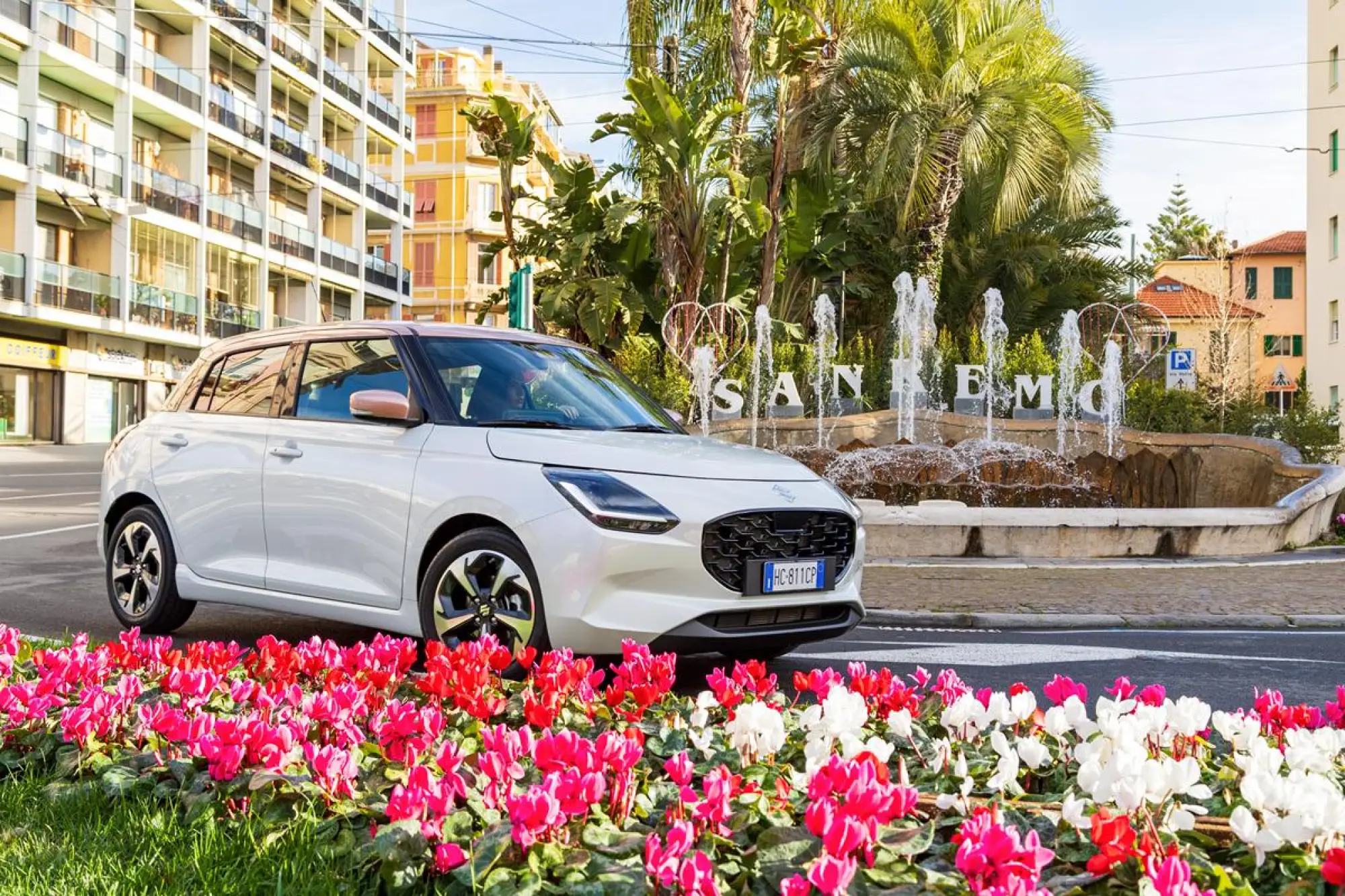 Suzuki Swift Hybrid Sakura - 37