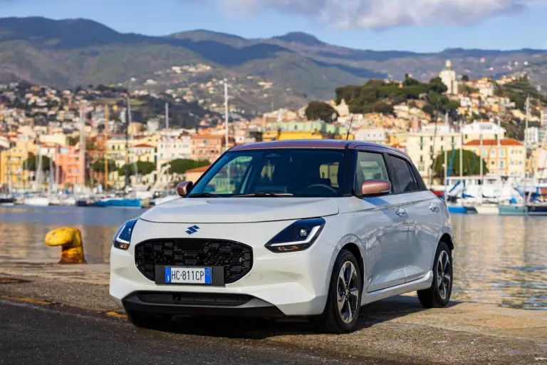 Suzuki Swift Hybrid Sakura - 41