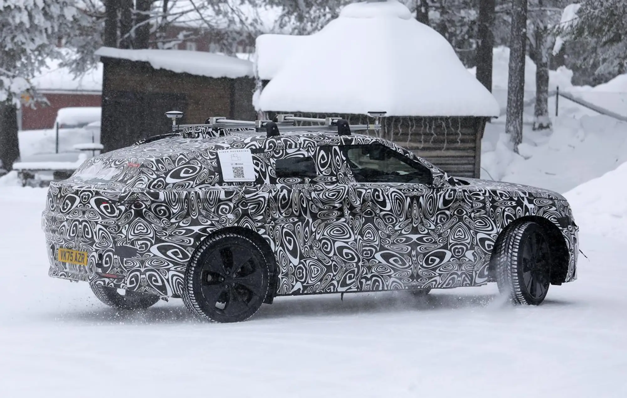 Range Rover Velar 2027 - Foto spia 27-02-2026 - 7