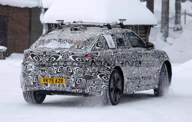 Range Rover Velar 2027 - Foto spia 27-02-2026 - 13