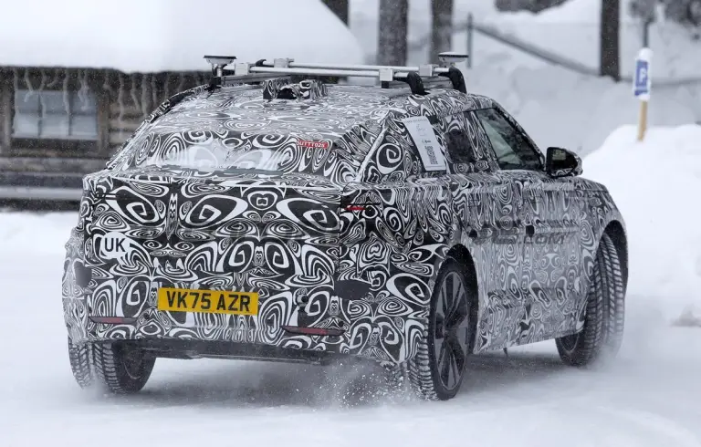 Range Rover Velar 2027 - Foto spia 27-02-2026 - 12