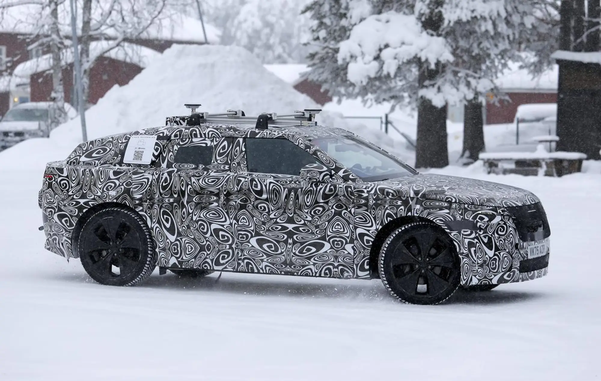 Range Rover Velar 2027 - Foto spia 27-02-2026 - 3