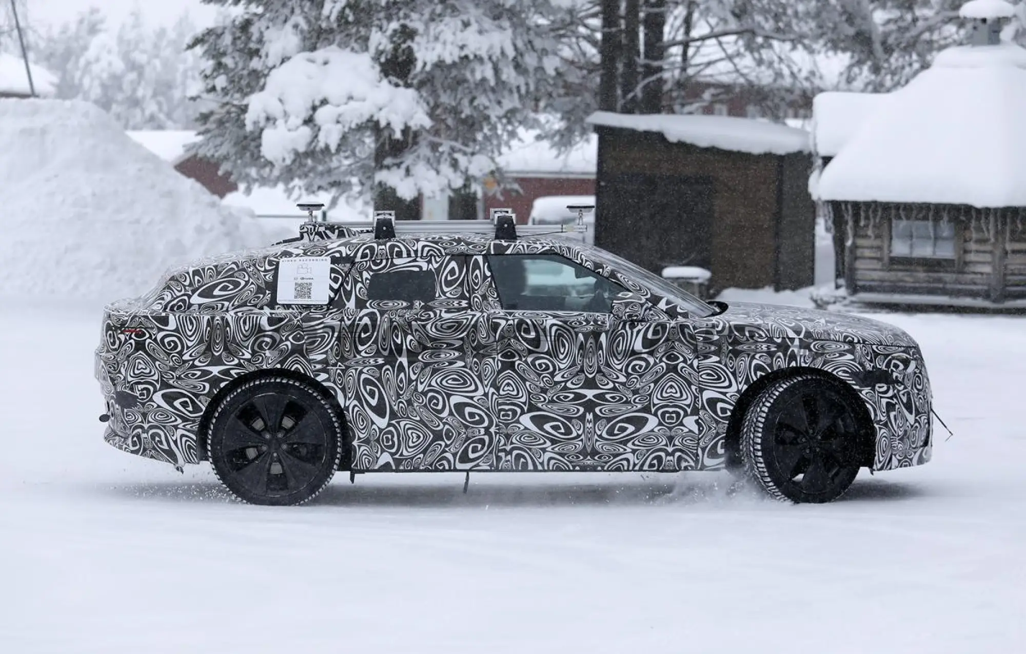 Range Rover Velar 2027 - Foto spia 27-02-2026 - 5