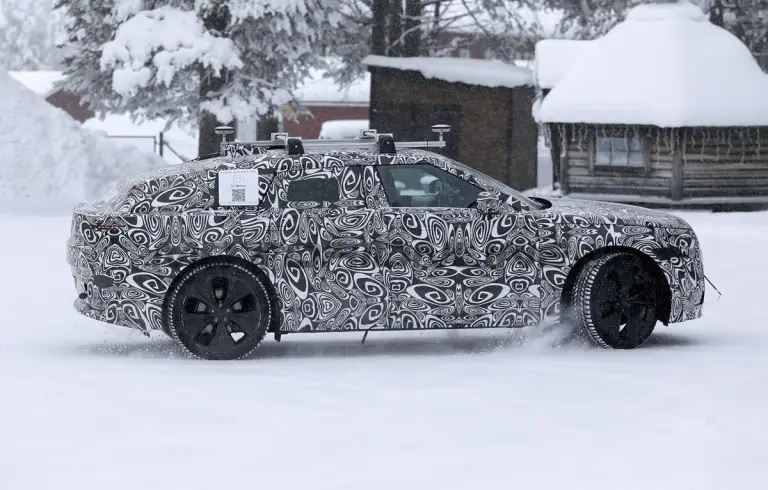 Range Rover Velar 2027 - Foto spia 27-02-2026 - 9