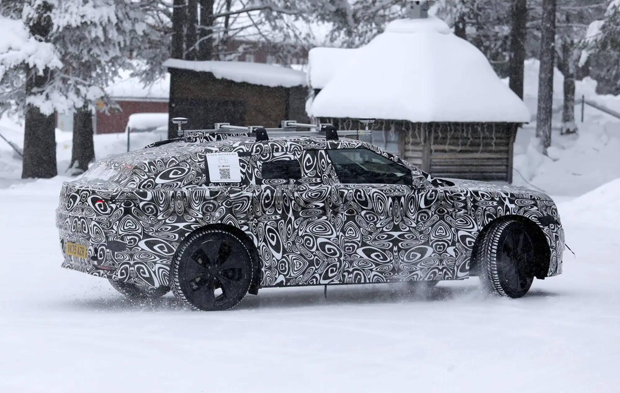 Range Rover Velar 2027 - Foto spia 27-02-2026 - 10
