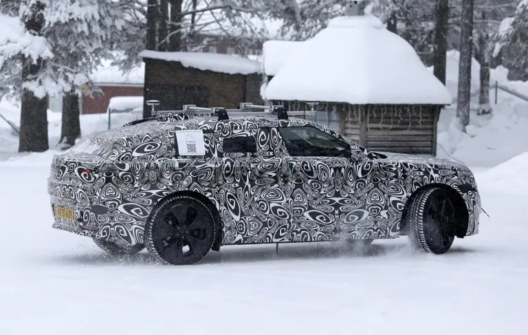 Range Rover Velar 2027 - Foto spia 27-02-2026 - 10