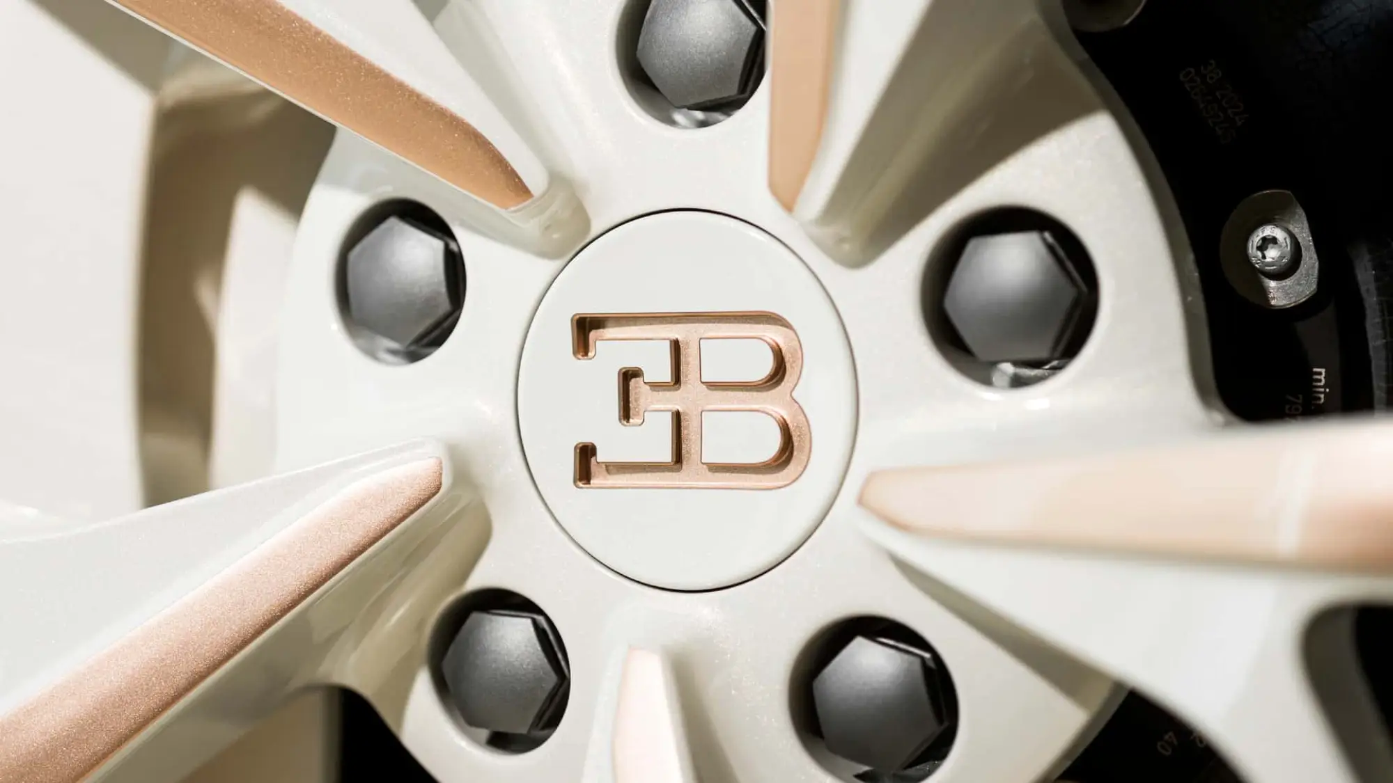 Bugatti Mistral La Perle Rare - 8