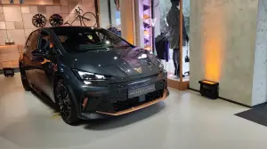 Cupra Born 2026 - Foto live Milano