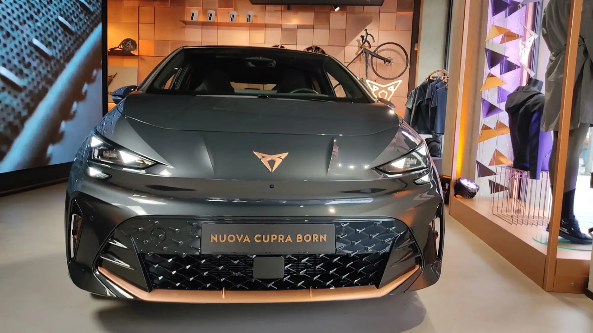 Cupra Born 2026 - Foto live Milano - 2