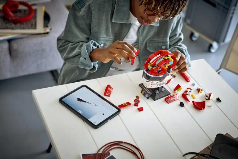 Set LEGO Caschi Scuderia Ferrari F1 - 4