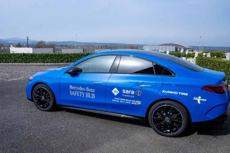 Mercedes CLA Safety Hub - 11