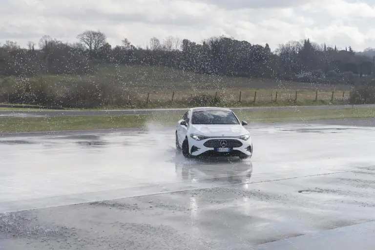 Mercedes CLA Safety Hub - 16