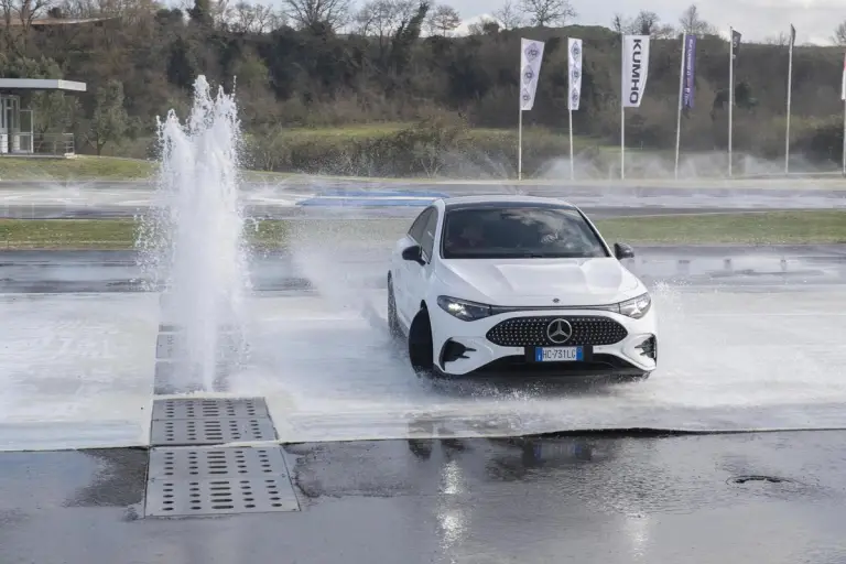 Mercedes CLA Safety Hub - 15