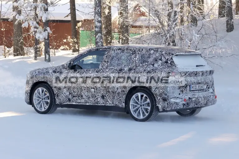 BMW X1 2027 - Foto spia 13-3-2026 - 9