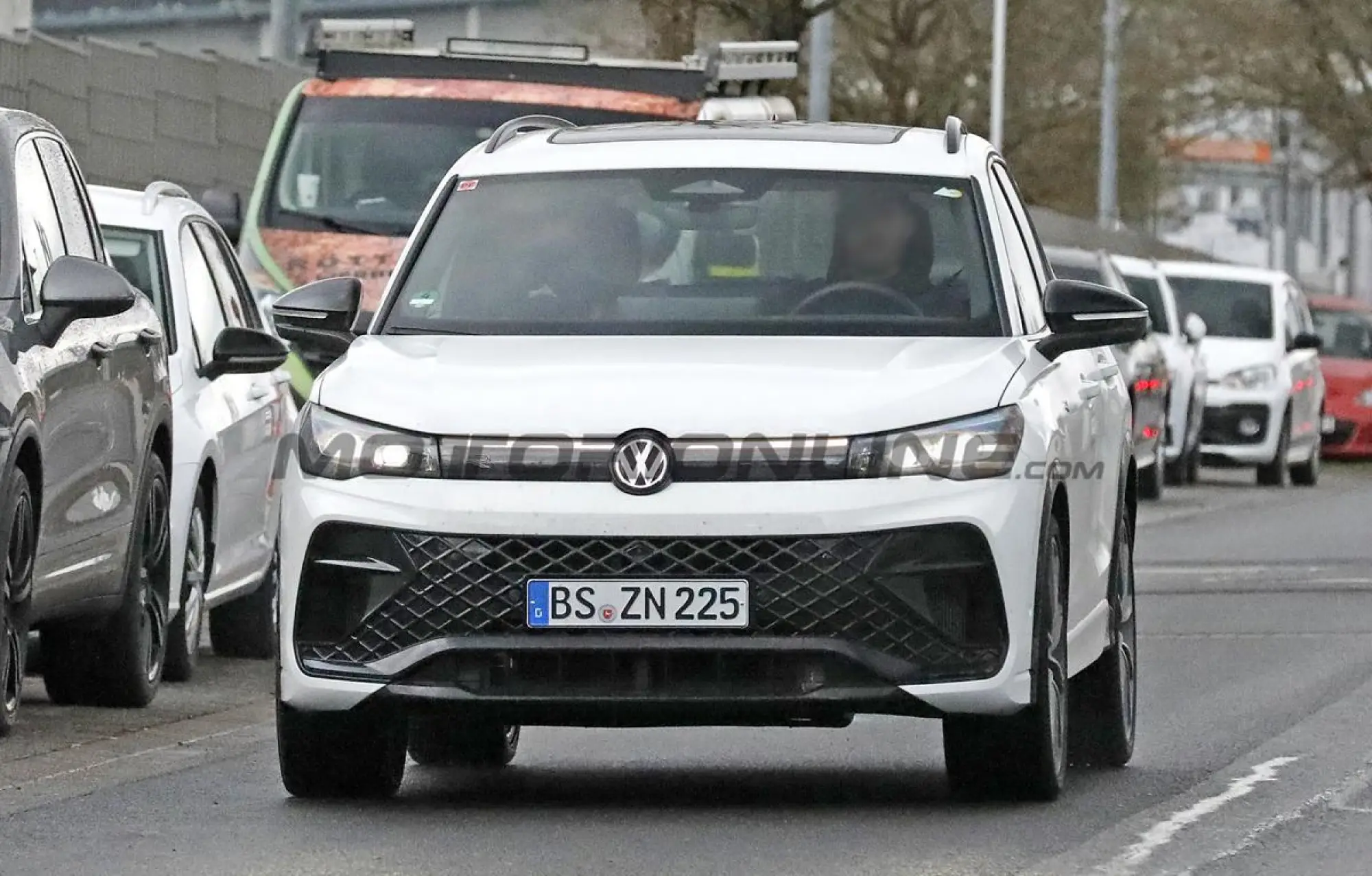 Volkswagen Tiguan R 2027 - Foto spia 18-03-2026 - 1