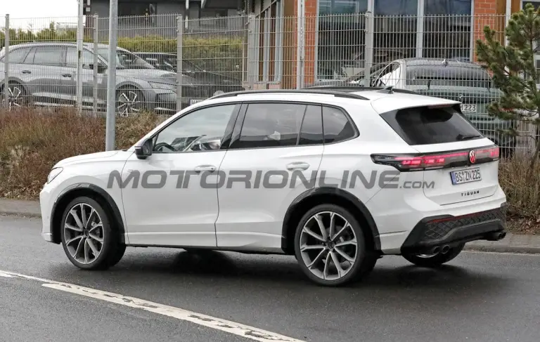 Volkswagen Tiguan R 2027 - Foto spia 18-03-2026 - 12